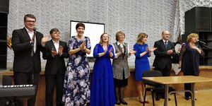 «Свой путь один, других не повторяя, Сумела отыскать...»