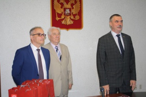 Шесть горожан награждены знаком «Почётный ветеран Снежинска»