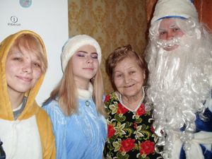 Волонтеры СФТИ НИЯУ МИФИ и школы № 117 поздравили членов общественной организации «Память сердца» с наступающим Новым годом