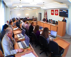 На сегодняшнем заседании депутаты приняли 13 решений