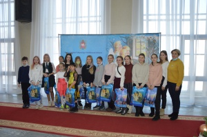 Во Дворце культуры «Октябрь» 13 января светились огни Рождественской ёлки губернатора