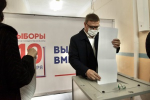 Губернатор Челябинской области Алексей Текслер в первый день голосования, 17 сентября, принял 
участие в выборах депутатов Госдумы.