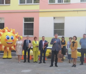 Торжественное мероприятие, посвященное завершению реконструкции фасада детского сада 
«Солнышко» состоялось сегодня