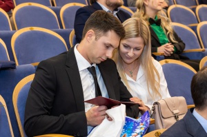 В Детской музыкальной школе прошла торжественная церемония вручения молодым специалистам ядерного центра премий имени выдающихся ученых и первого директора предприятия