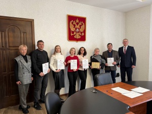 На заседании Межведомственной комиссии по охране труда вручены диплом победителя и
благодарственные письма участникам областного конкурса «Лучший социально ответственный
работодатель года» в номинации «Организация работ по условиям и охране труда».