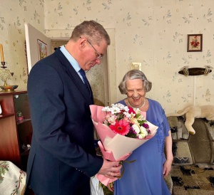 Поздравляем Лариссу Владимировну Халтурину с её 88-м Днём рождения!