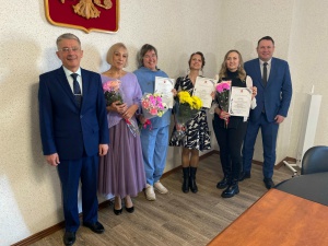 Для тех, кто дарит нам праздник и смыслы!